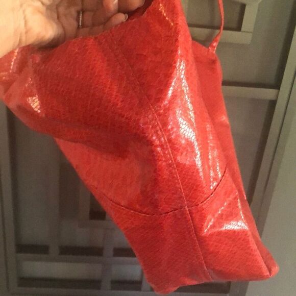 Saks Fifth Ave Red faux snakeskin tote bag - Picture 5 of 6